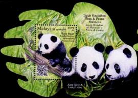 Colnect-3518-133-Giant-Panda-Ailuropoda-melanoleuca.jpg