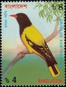 Colnect-1421-746-Black-hooded-Oriole-Oriolus-xanthornus.jpg