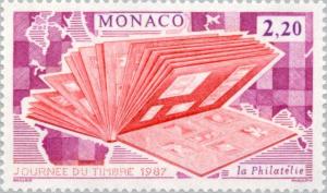 Colnect-149-212-Opened-stamp-album.jpg