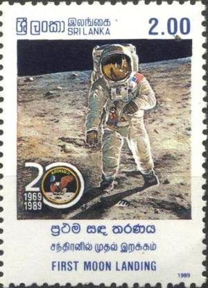 Colnect-2420-538-1st-moon-landing---Astronaut-on-Lunar-surface.jpg