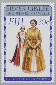 Colnect-2650-358-The-Queen-wearing-cloth-of-gold-supertunica.jpg