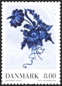 Colnect-4288-756-Porcelain-plate---Blue-Flower.jpg