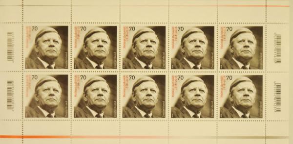 Colnect-5438-719-Andenken-an-Helmut-Schmidt.jpg