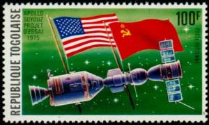 Colnect-5561-171-Apollo-Soyuz-Link-up-American-and-Russian-Flags.jpg