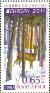 Colnect-1845-483-Roe-Deer-Capreolus-capreolus-in-snowy-Forest.jpg