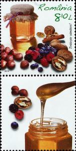 Colnect-5480-212-Hazelnuts-blackberries-raspberries-walnuts-cinnamon.jpg