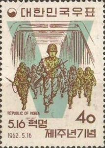 Colnect-2714-797-Soldiers-on-Hang-Kang-Bridge.jpg