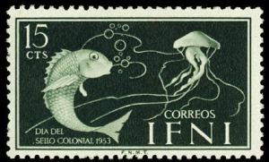 Colnect-1349-152-Seabream-Diplodus-sp-Blue-Jellyfish-Cyanea-lamarckii.jpg