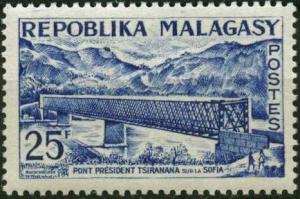 Colnect-2139-060-Pres-Tsiranana-Bridge.jpg