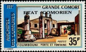 Colnect-547-303-Foumbouni-porte-et-fontaine.jpg