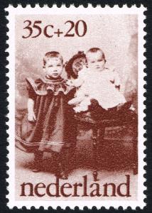 Colnect-2203-504-Early-children-photograph.jpg