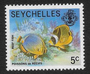 Colnect-4954-596-Raccoon-Butterflyfish-Chaetodon-lunula-Melon-Butterflyfis.jpg