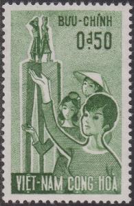 Colnect-1428-999-Trung-Sisters%E2%80%99-Monument-and-Vietnamese-Women.jpg