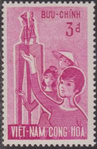 Colnect-1429-001-Trung-Sisters%E2%80%99-Monument-and-Vietnamese-Women.jpg